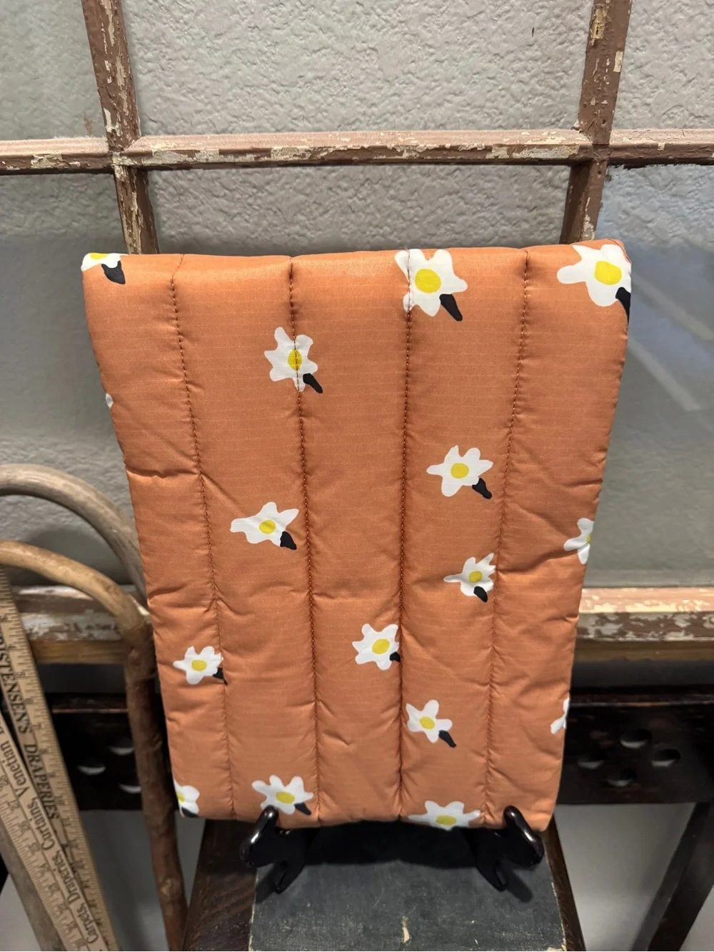 BAGGU Quilted Floral Laptop Sleeve - Orange with White Flowers